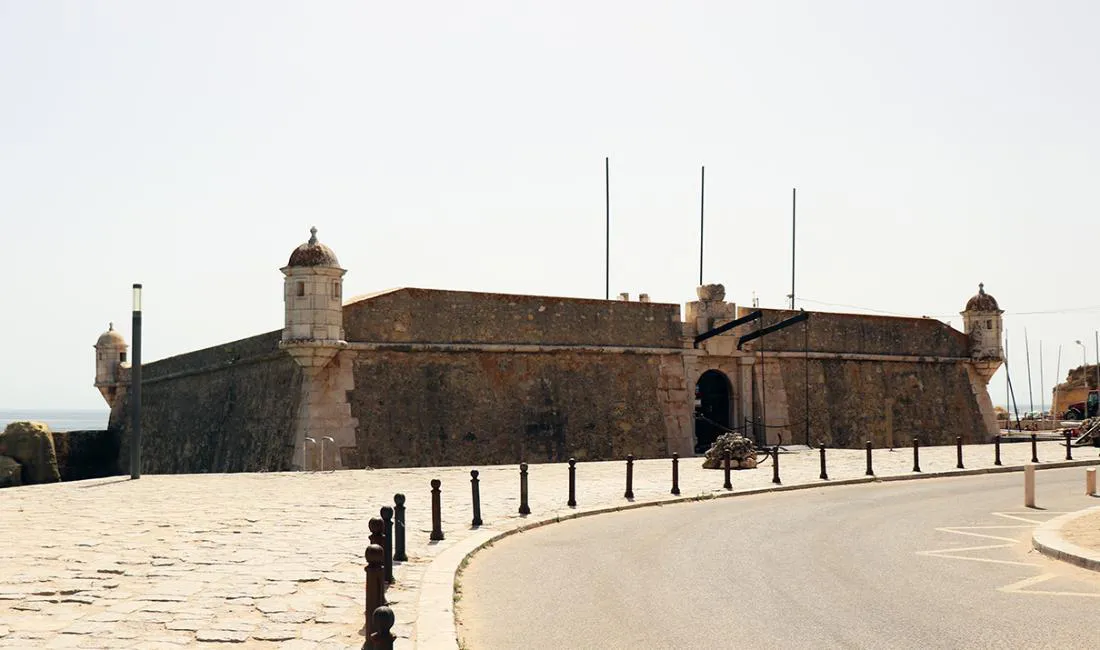 Ponta da Bandeira Fort